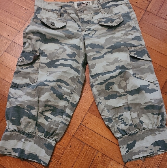 nori Denim - HOST🔥🔥PICK Camo cropped jeans